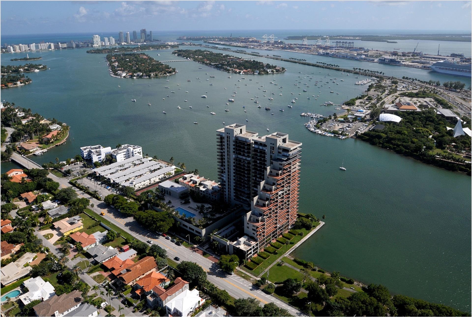 21. Condominiums for Sale at 1000 Venetian Way , 608 Venetian Islands, Miami, FL 33139