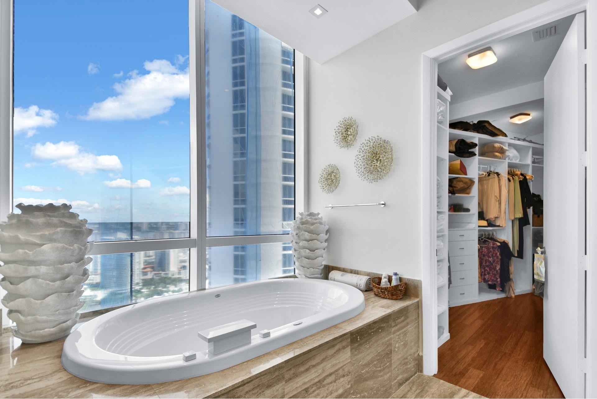 23. Condominiums for Sale at 15901 Collins Ave , 3504 Sunny Isles Beach, FL 33160