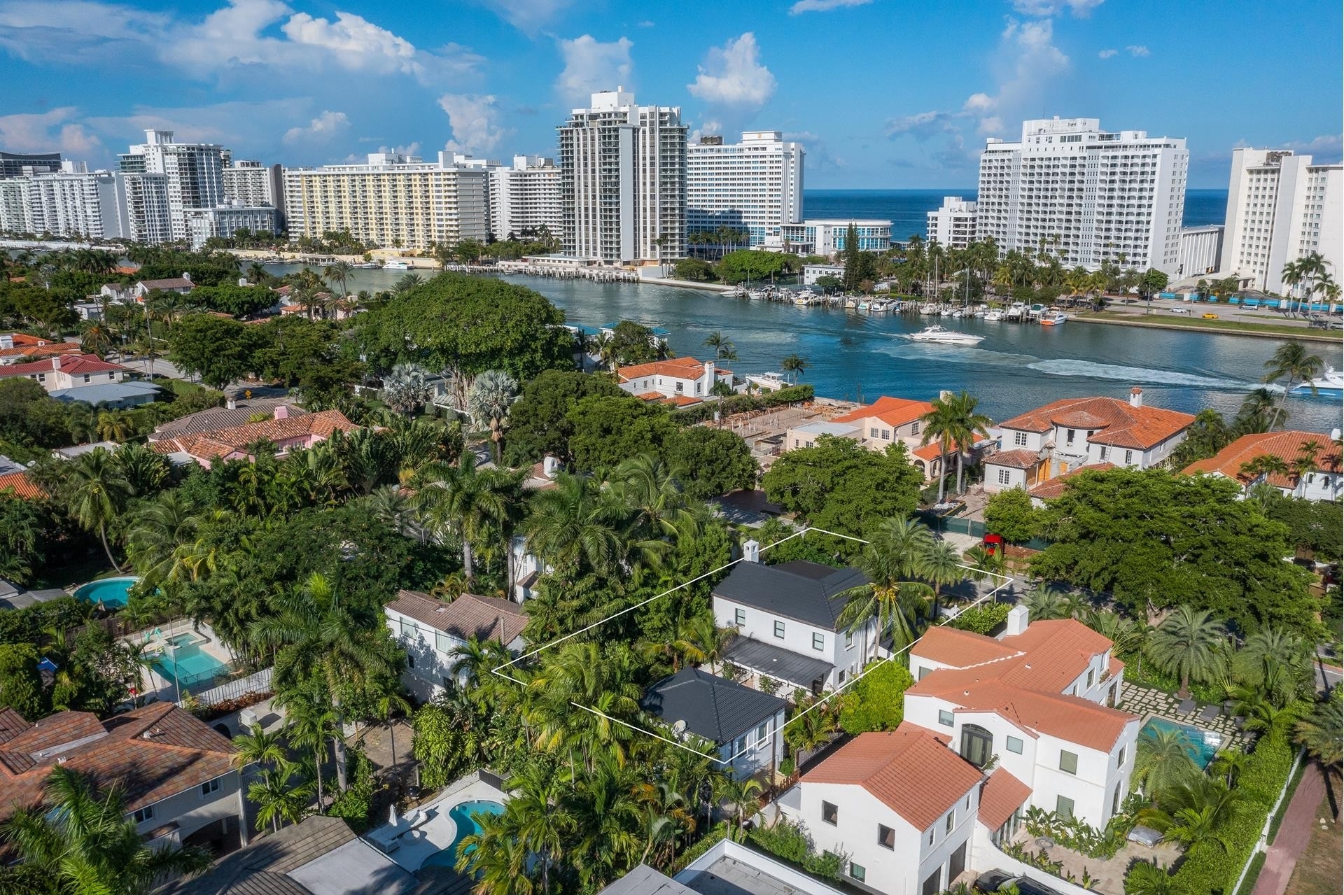 29. Single Family Homes for Sale at La Gorce, Miami Beach, FL 33140
