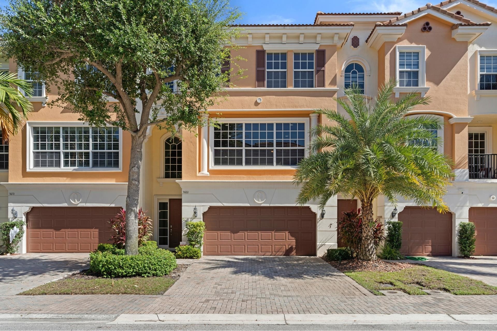 2. Single Family Townhouse for Sale at Delray Manors, Boca Raton, FL 33487