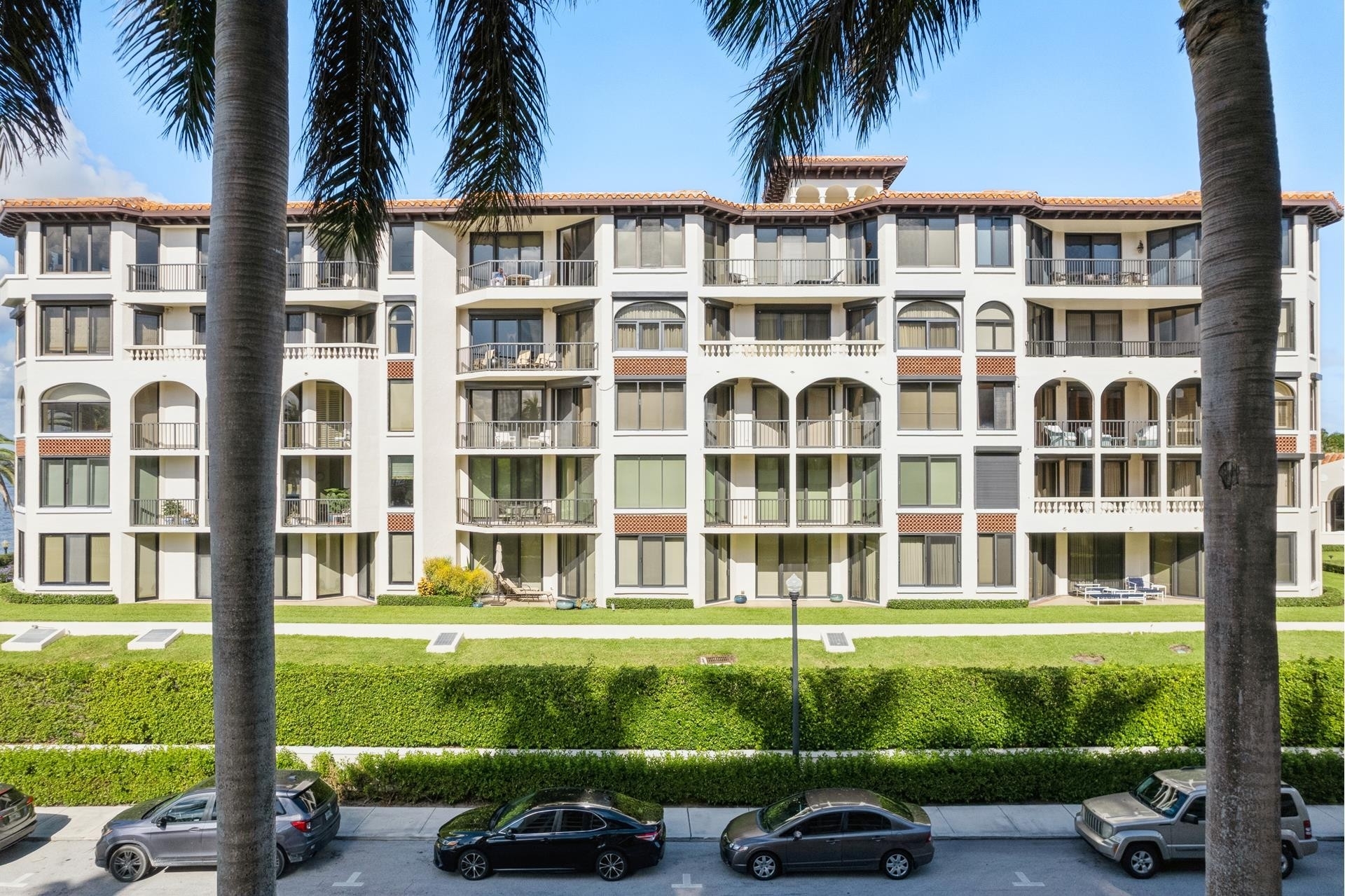 10. Condominiums for Sale at 200 Bradley Place, 301 Palm Beach, FL 33480