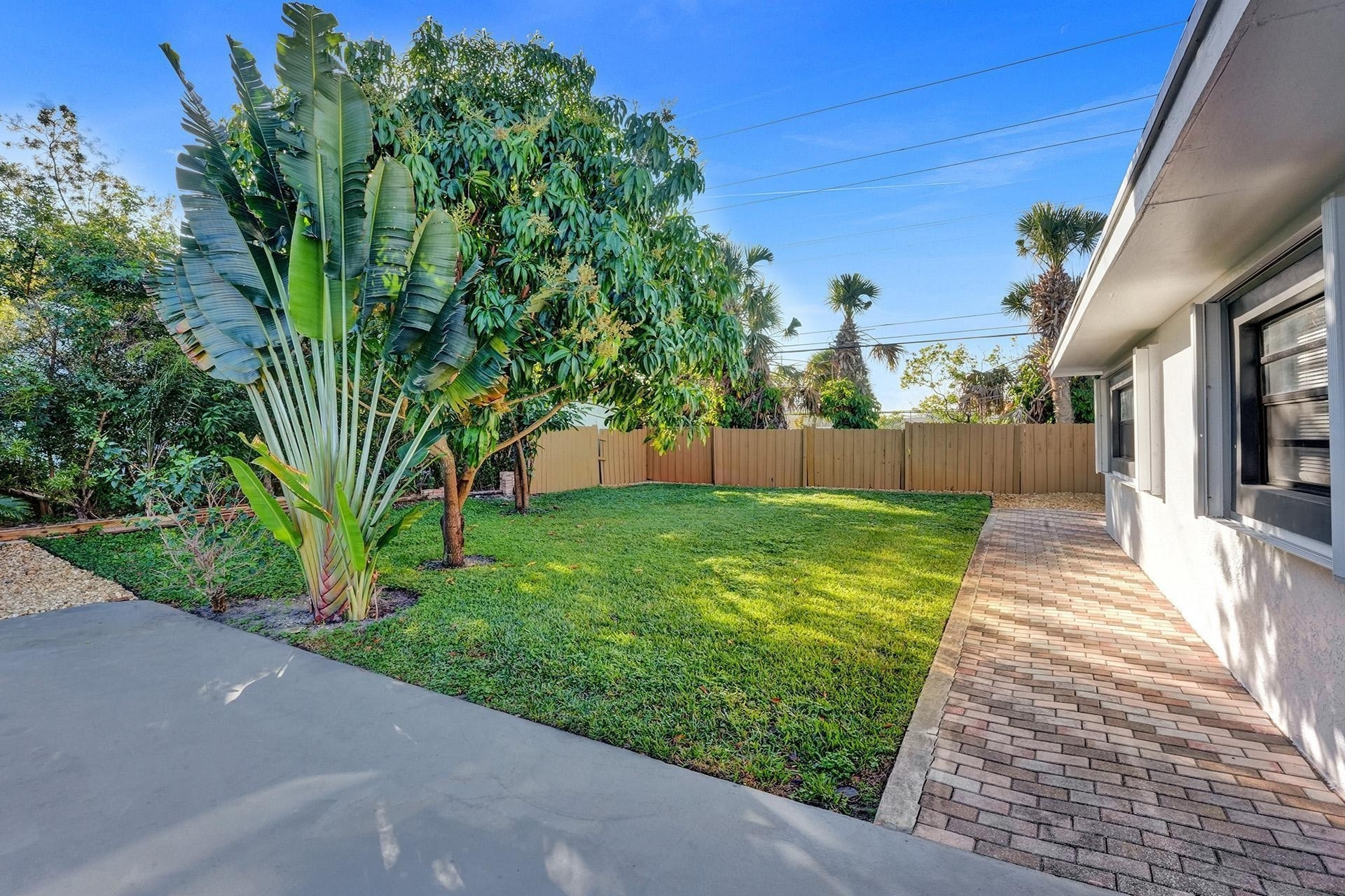 24. Single Family Homes for Sale at Seacrest, Delray Beach, FL 33444