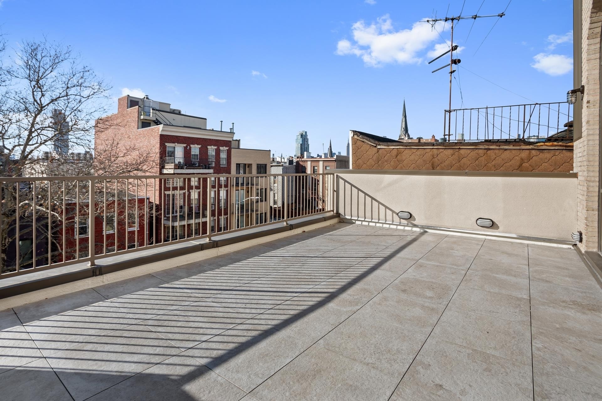 8. Single Family Townhouse for Sale at 684 LEONARD ST, TOWNHOUSE Greenpoint, Brooklyn, NY 11222
