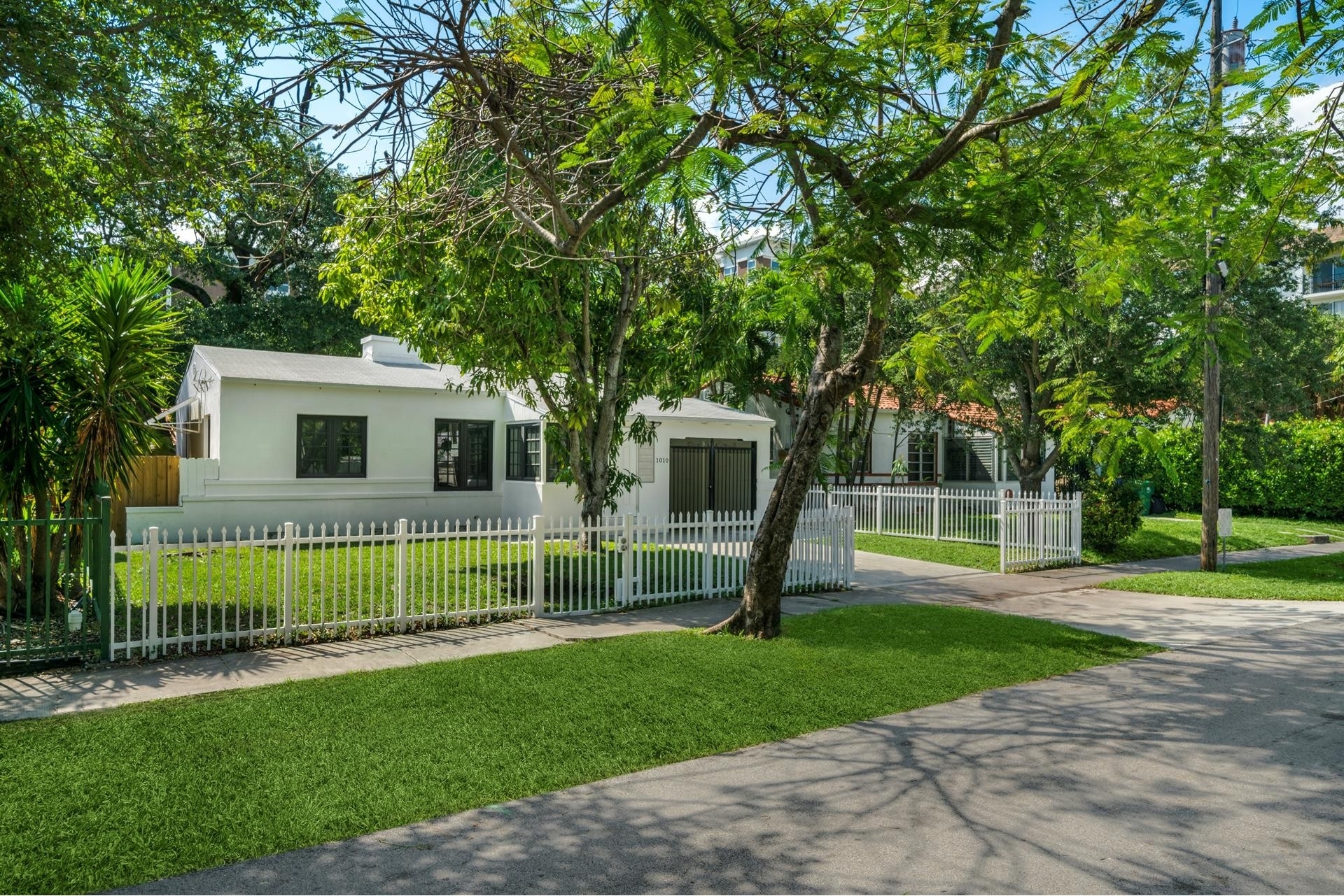 Single Family Home for Sale at Spring Garden, Miami, FL 33136