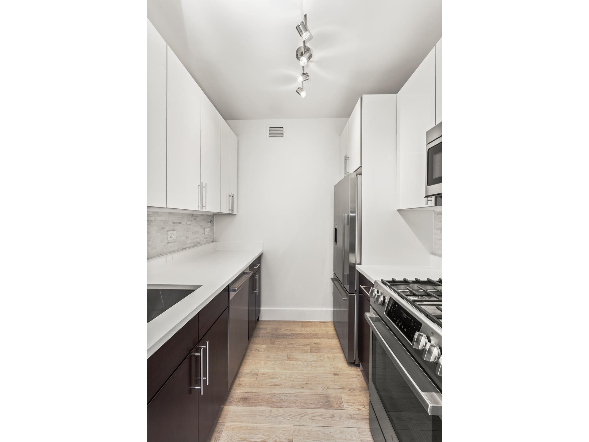 3. Condominiums for Sale at Liberty Terrace, 380 RECTOR PL, 17A Battery Park City, New York, NY 10280