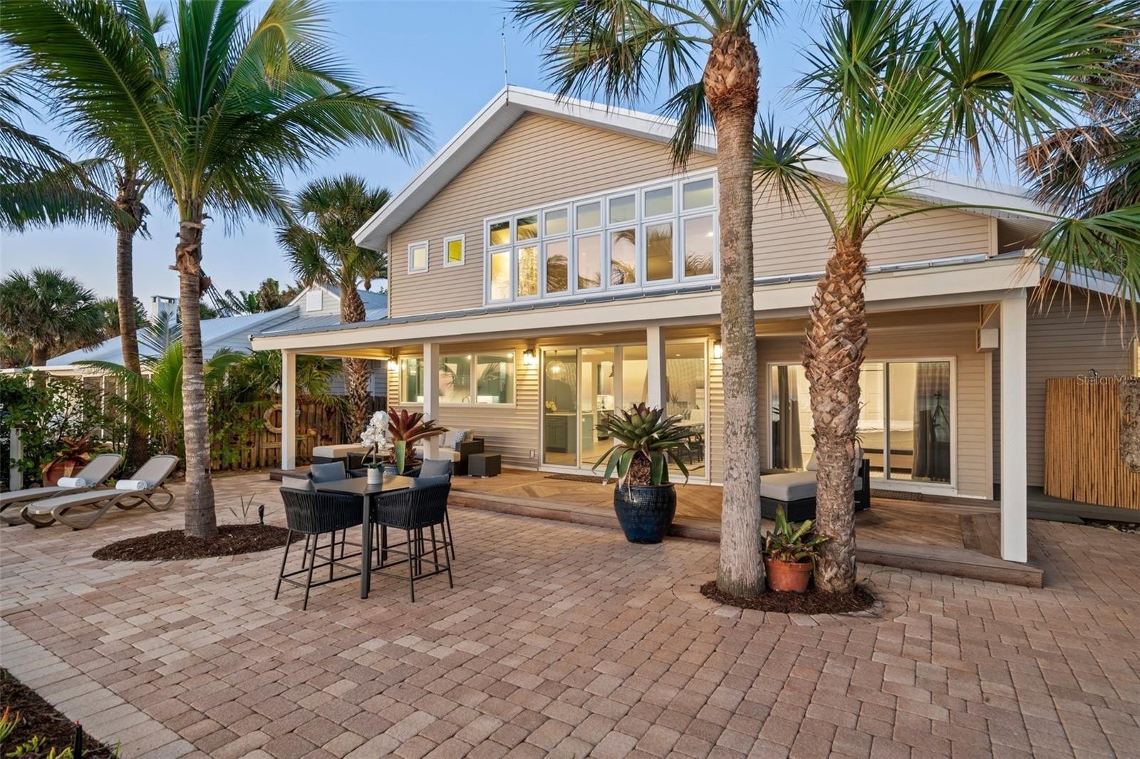 20. Single Family Homes for Sale at Sarasota, FL 34242