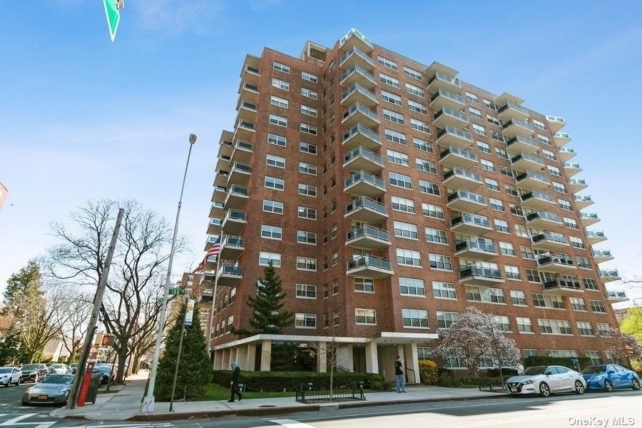 12. Co-op Properties for Sale at 70-31 108 , 7E Forest Hills, Queens, NY 11375