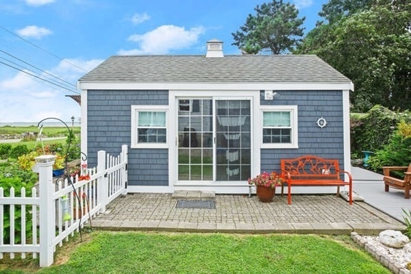 5. Single Family Homes for Sale at Westport, MA 02790