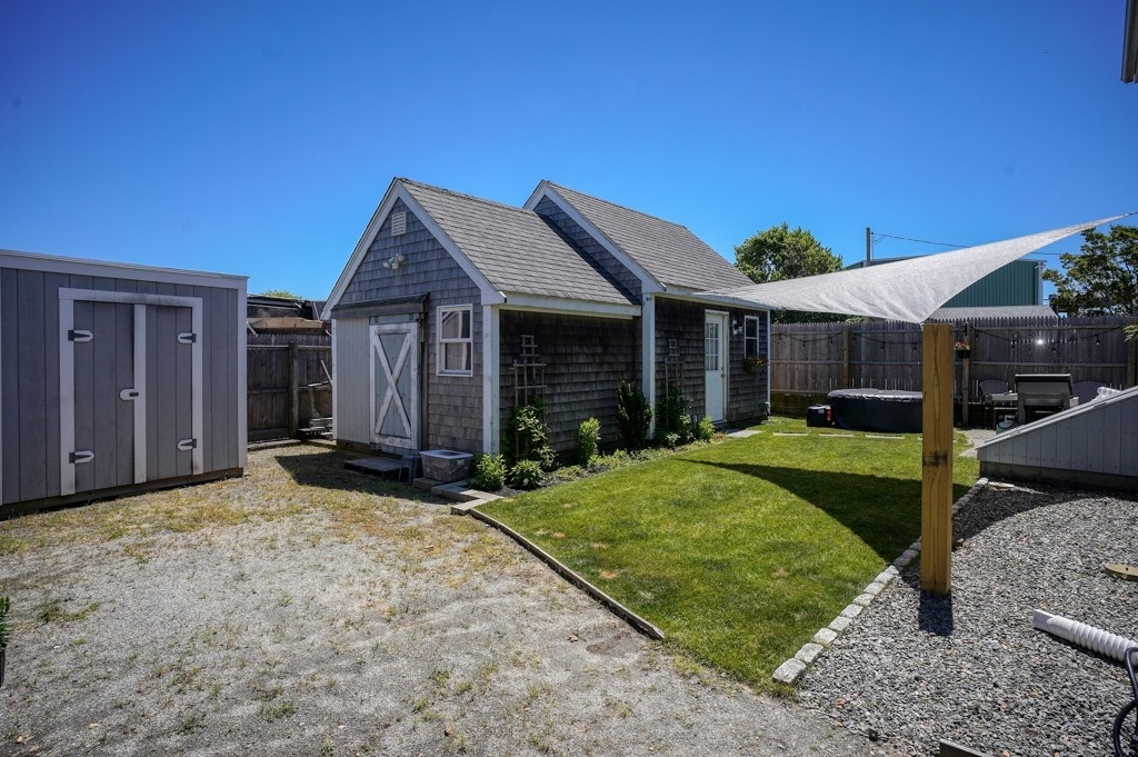 22. Multi Family Townhouse for Sale at Tisbury, Vineyard Haven, MA 02568