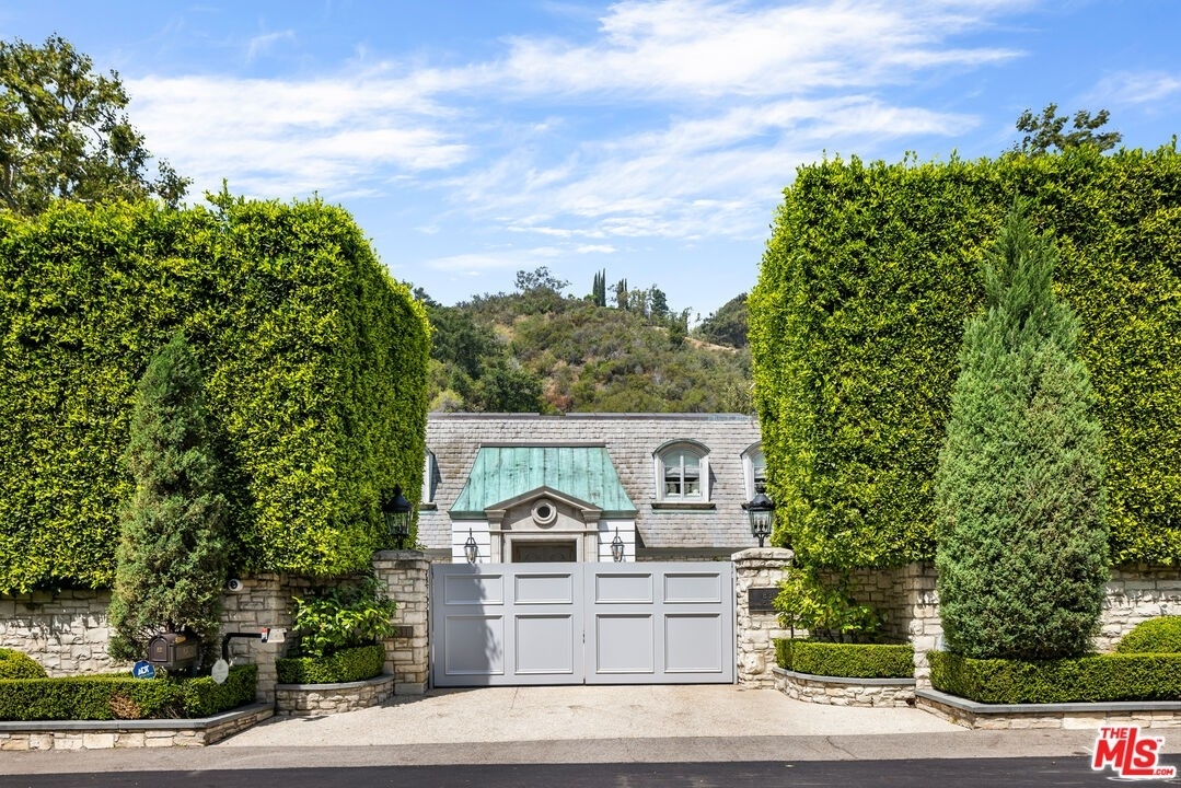 Single Family Home for Sale at Bel Air, Los Angeles, CA 90077