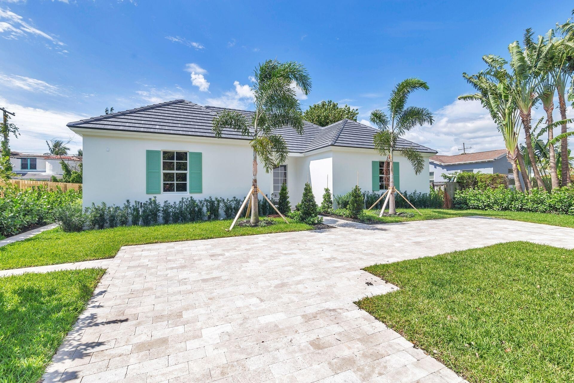 25. Single Family Homes for Sale at South End, West Palm Beach, FL 33405