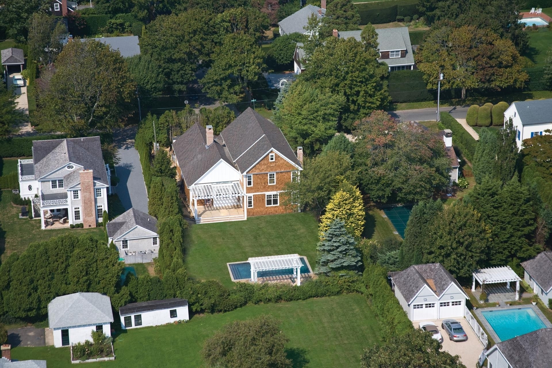 19. Single Family Homes for Sale at Southampton Village, Southampton, NY 11968