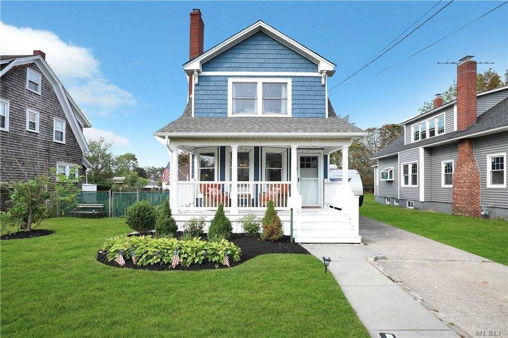 Single Family Home at Patchogue