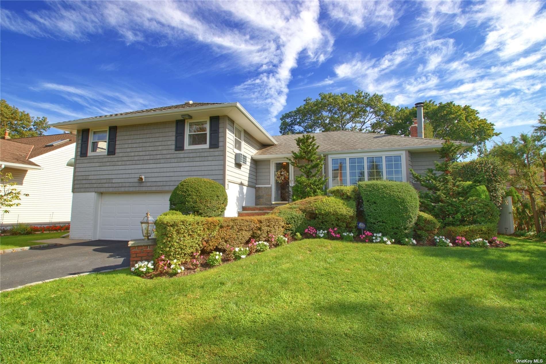 Single Family Home at Syosset