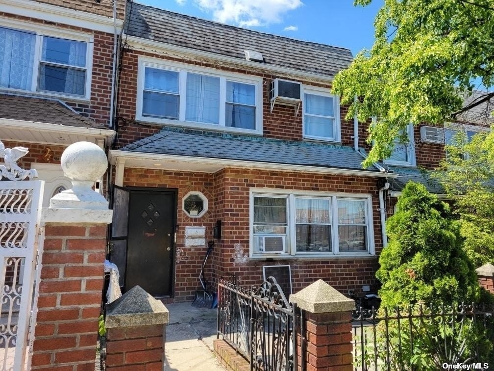 16. Multi Family Townhouse for Sale at College Point, Queens, NY 11354