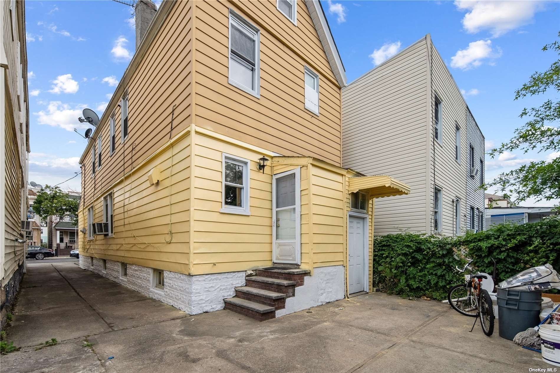 20. Multi Family Townhouse for Sale at Richmond Hill, Queens, NY 11418