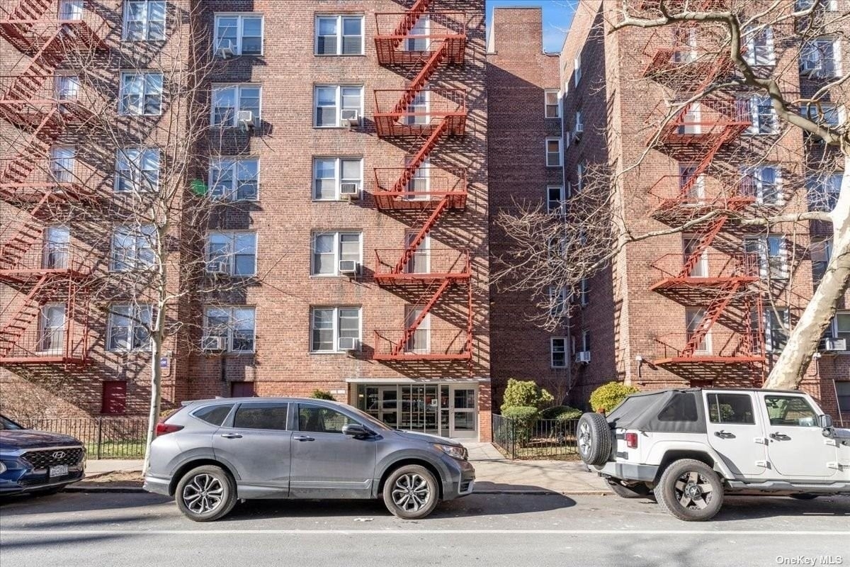 Co-op Properties for Sale at 33-44 91st Street, 4L Long Island City, Queens, NY 11369
