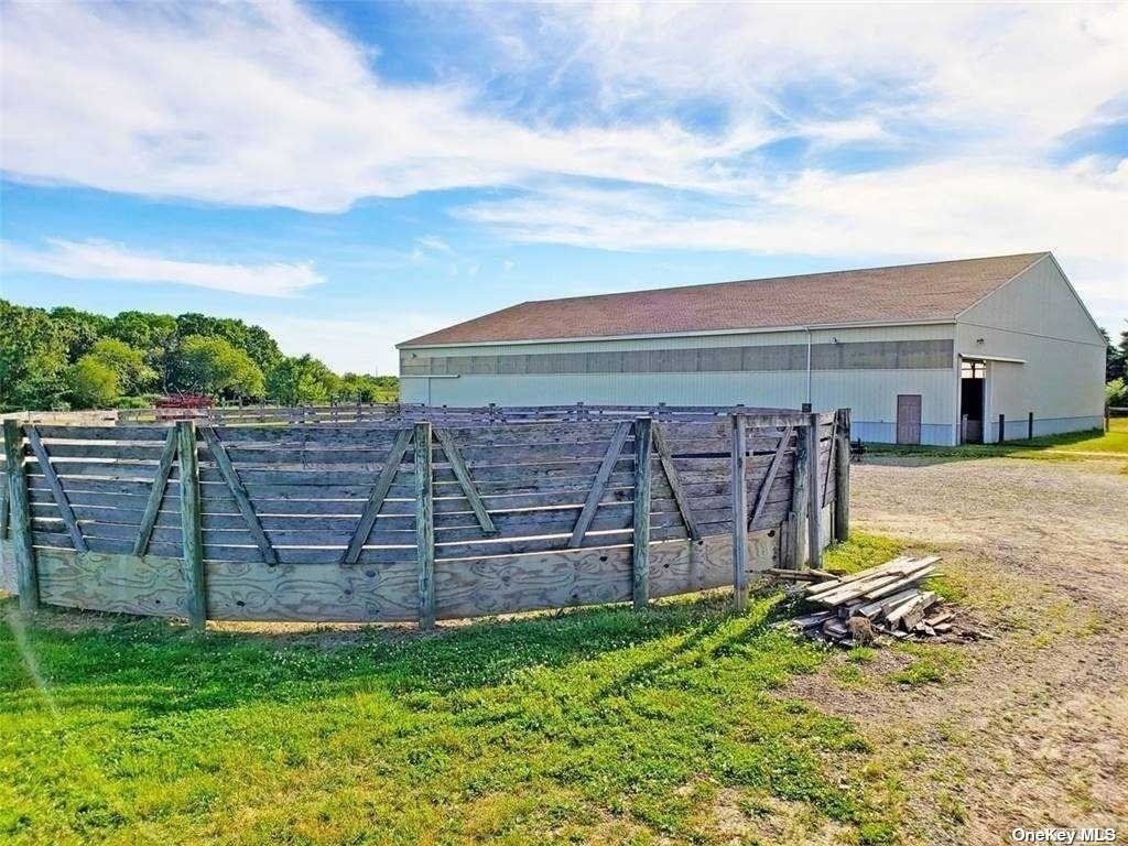13. Farm and Ranch Properties for Sale at Baiting Hollow, NY 11933
