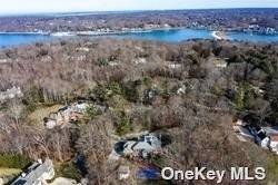 15. Single Family Homes for Sale at Laurel Hollow, Syosset, NY 11791