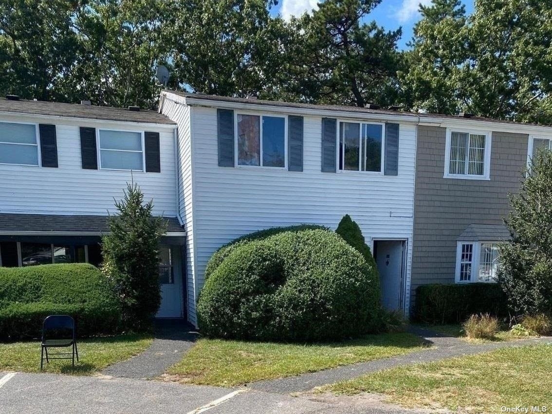 Single Family Townhouse for Sale at 219 Hill Rise , 219 Calverton, NY 11933