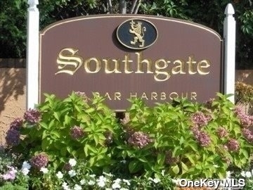 Single Family Townhouse for Sale at 170 Southgate Circle, 170 Massapequa Park, NY 11762