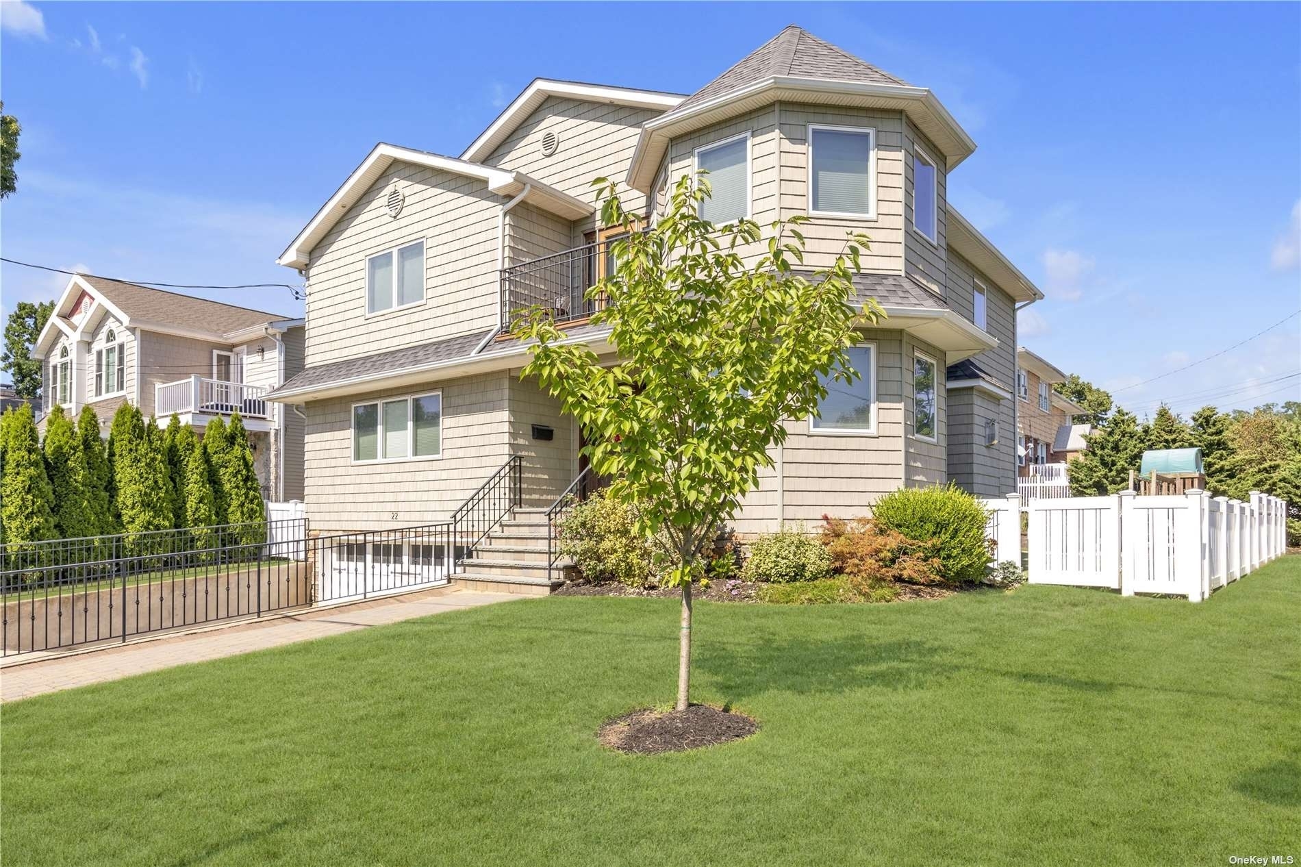 Single Family Home for Sale at Manorhaven, Port Washington, NY 11050