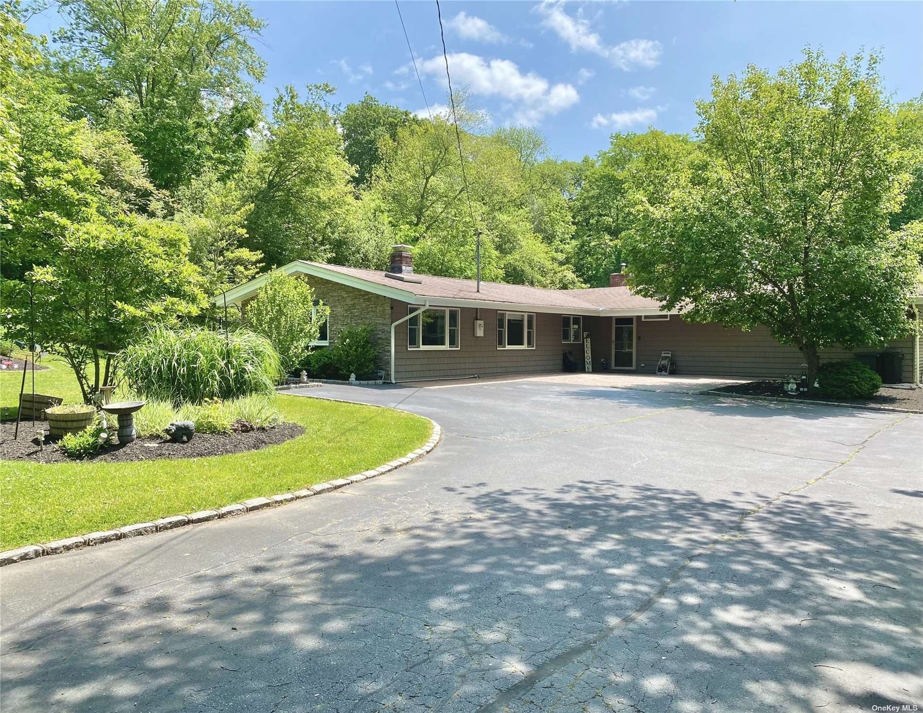 Single Family Home for Sale at Smithtown, NY 11787