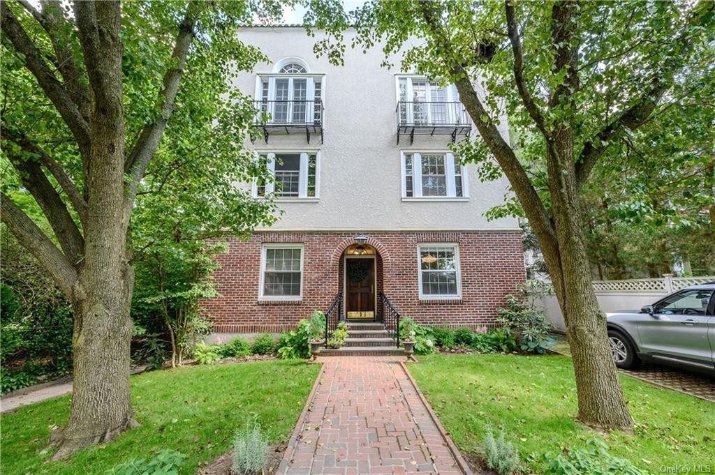 16. Co-op Properties for Sale at 15 Meadow Avenue, 1 Bronxville, NY 10708