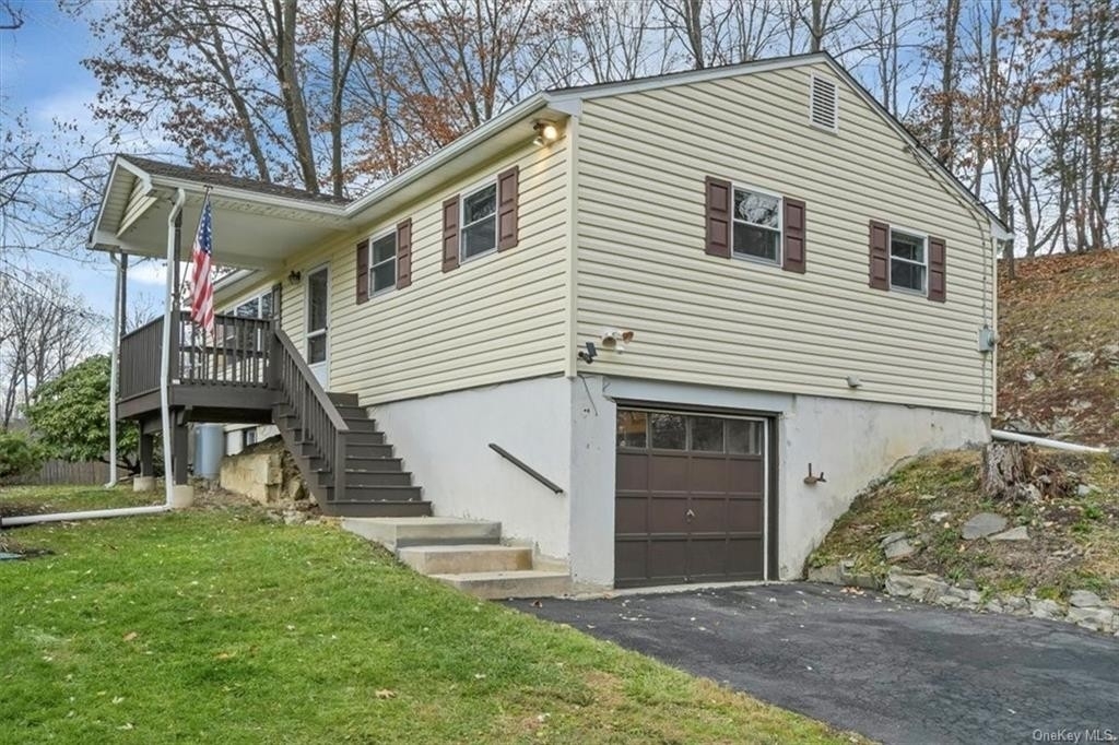 Single Family Home for Sale at Hopewell Junction, NY 12533