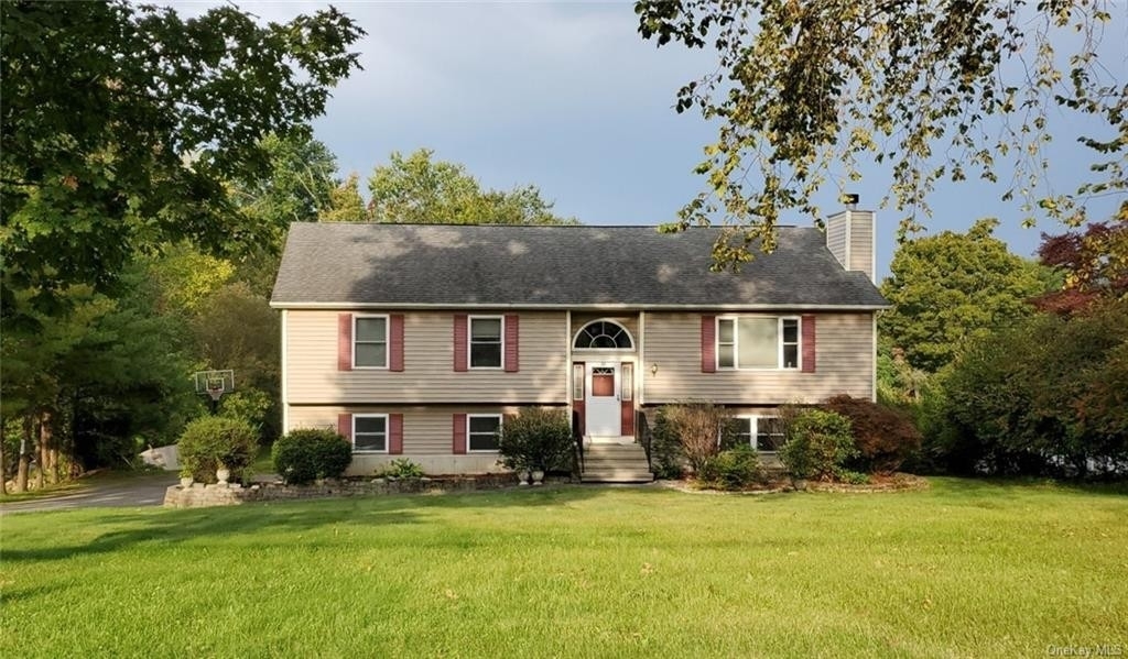 Single Family Home for Sale at Mahopac, NY 10541