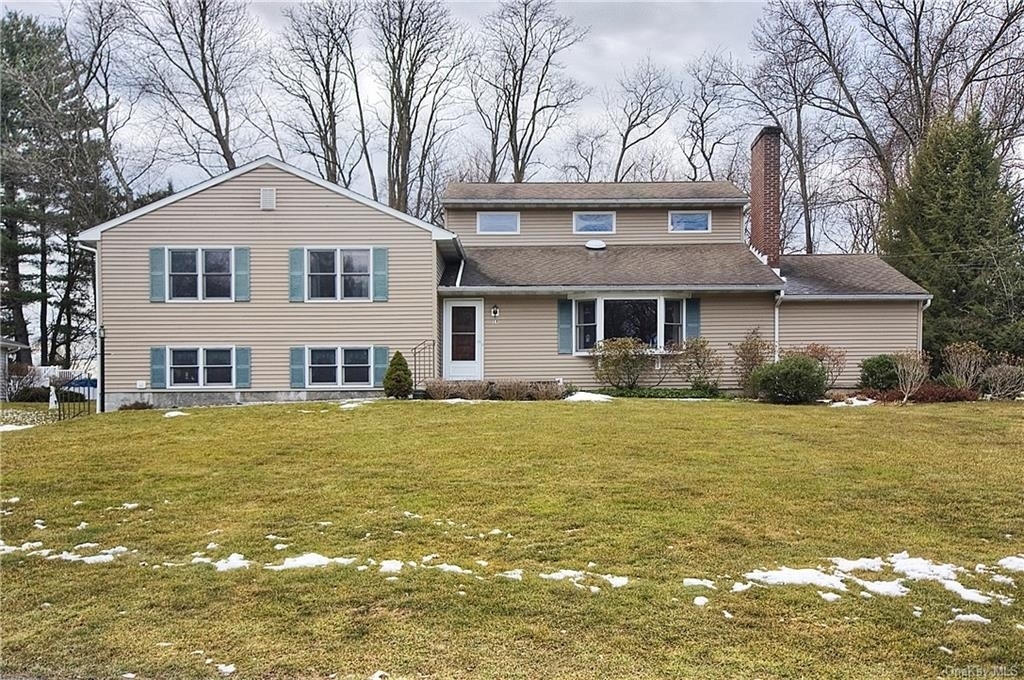 Single Family Home for Sale at Knapps Corner, Poughkeepsie, NY 12601
