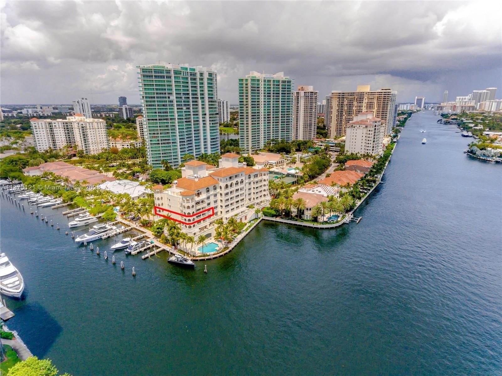 39. Condominiums for Sale at 19925 NE 39th Pl, 404 Biscayne Yacht and Country Club, Aventura, FL 33180