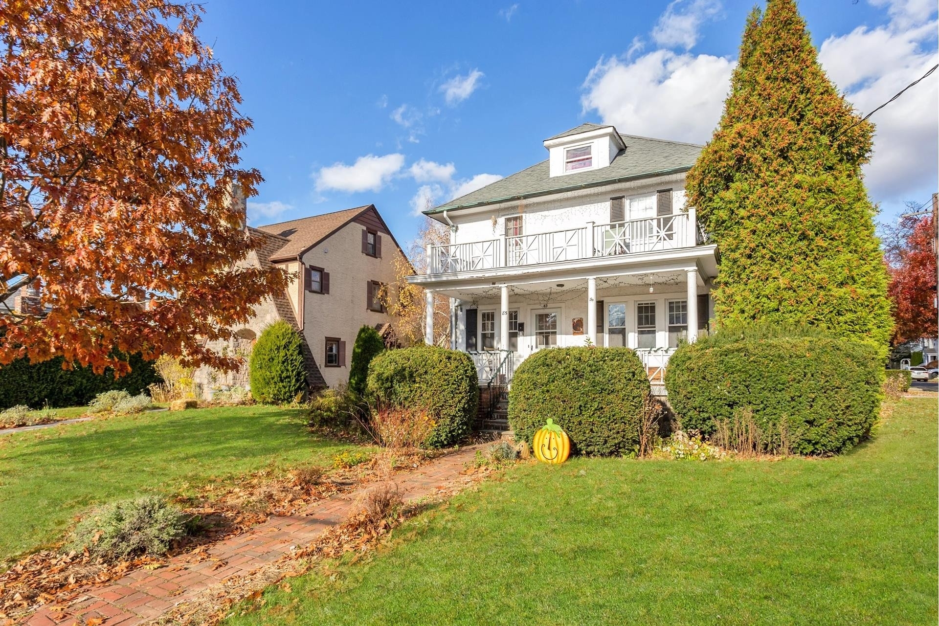 Single Family Home for Sale at Scarsdale, NY 10583