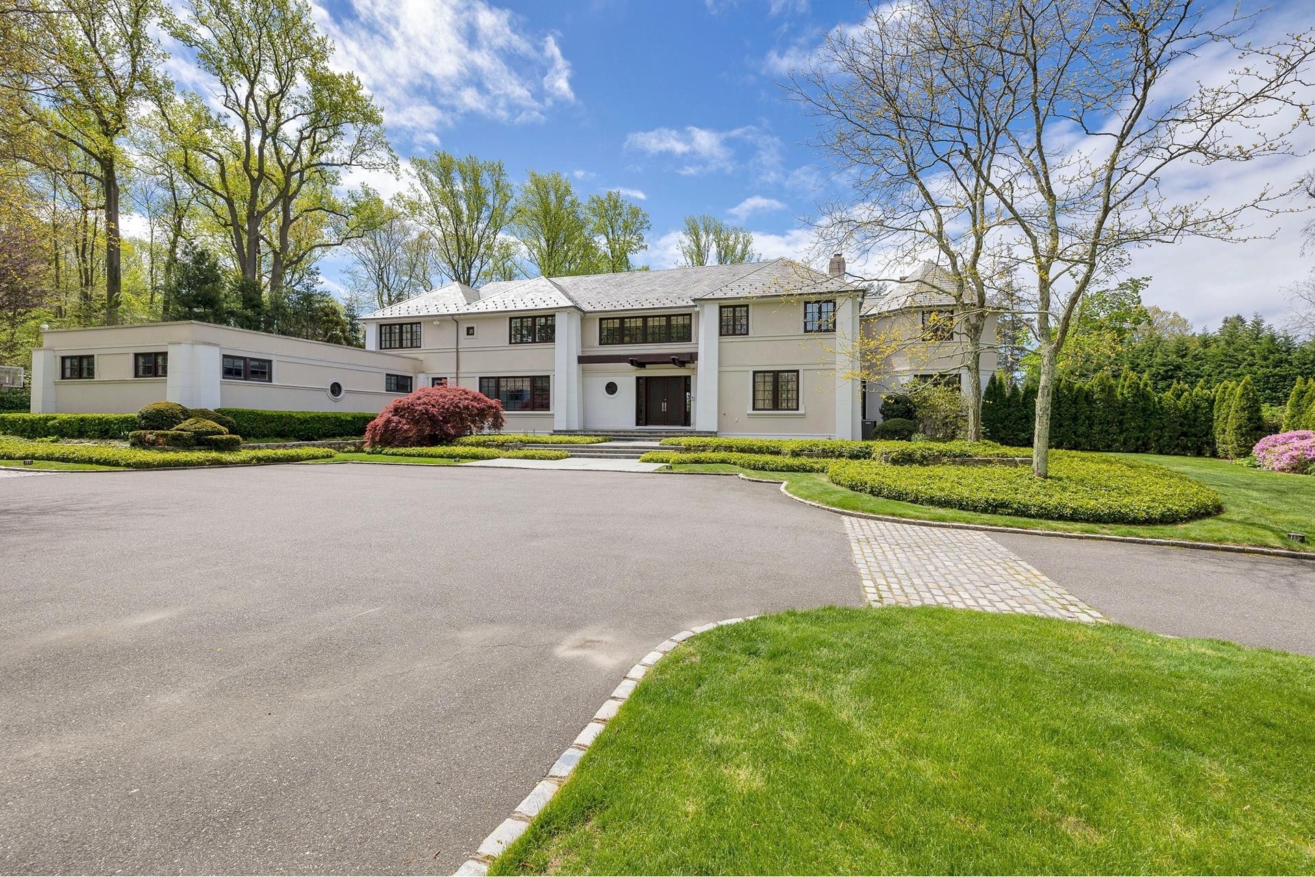 Single Family Home for Sale at Old Westbury, NY 11568