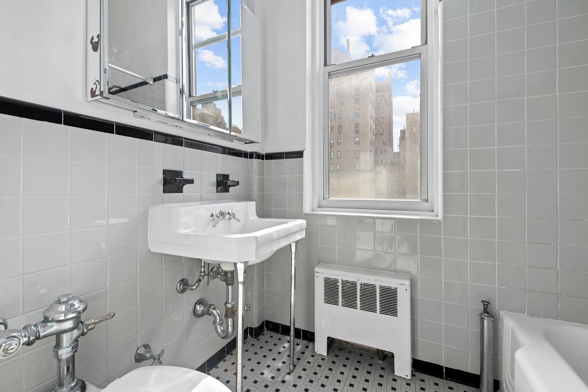 8. Co-op Properties for Sale at 31 E 72ND ST, 9C Lenox Hill, New York, NY 10021
