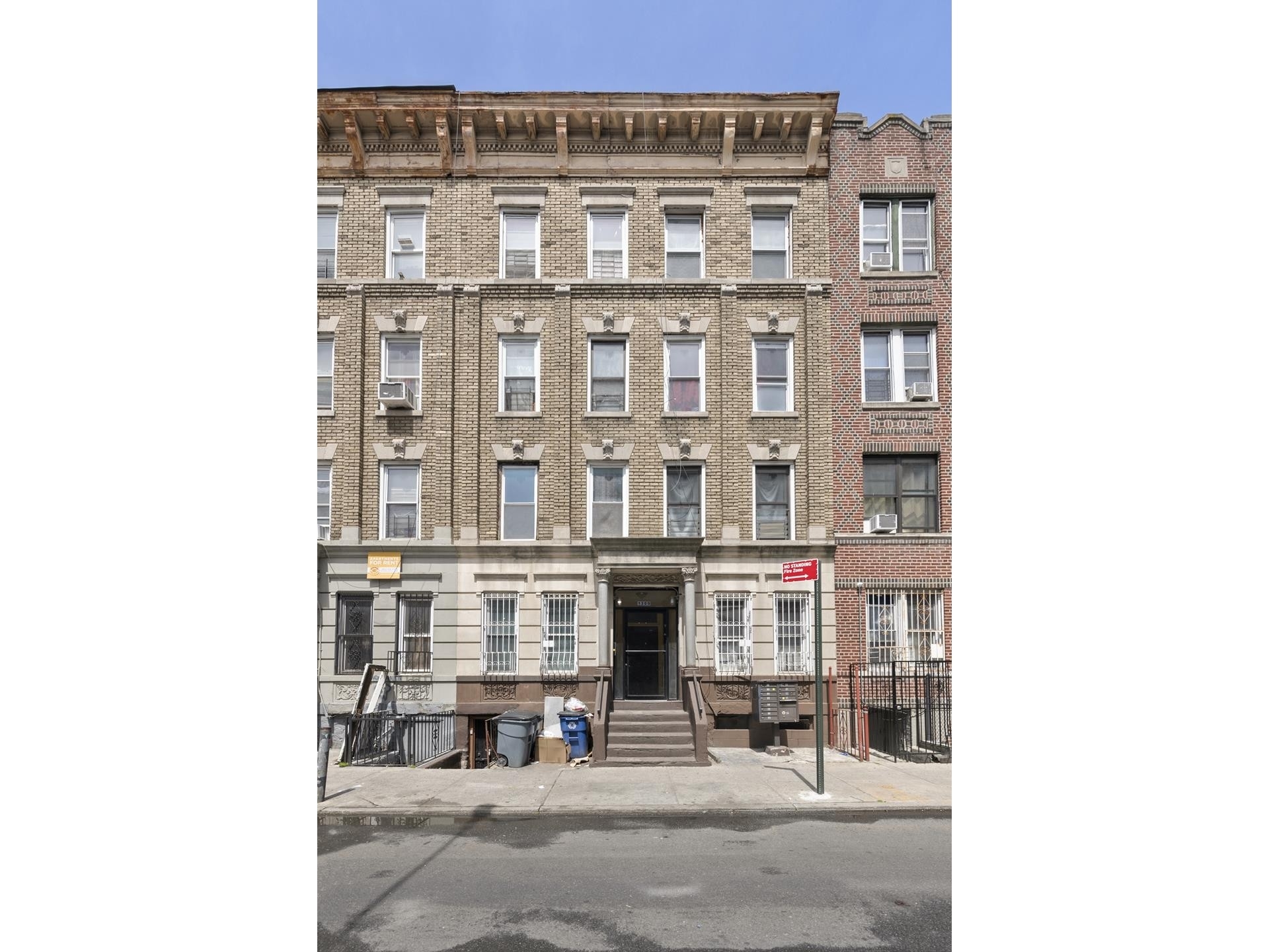 Maison de ville multi-familiale pour l Vente à 1309 LINCOLN PL , TOWNHOUSE Crown Heights, Brooklyn, NY 11213