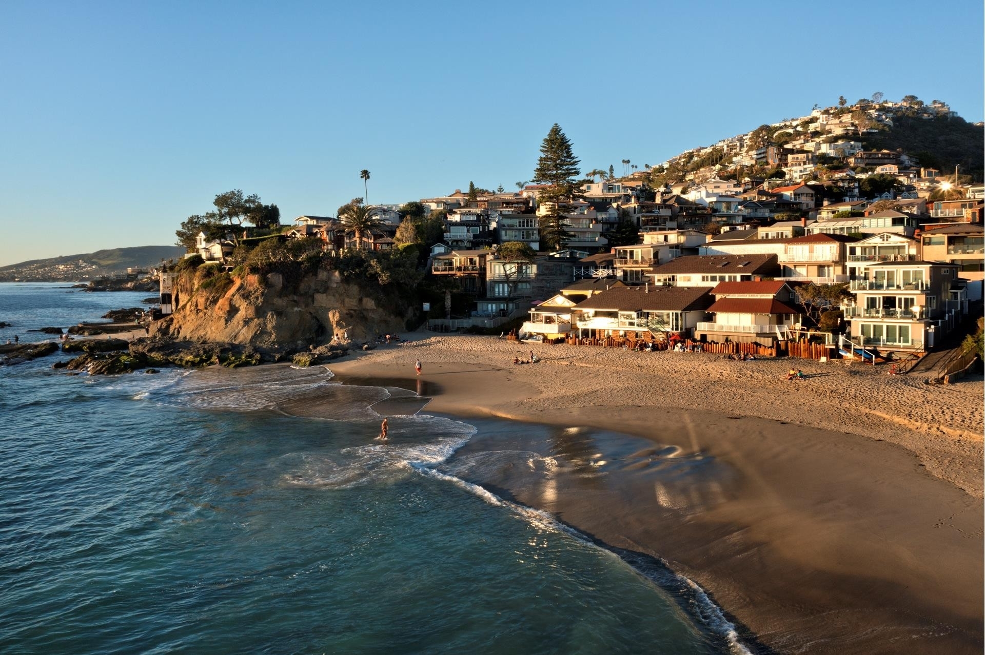 36. Single Family Homes for Sale at Victoria Beach, Laguna Beach, CA 92651
