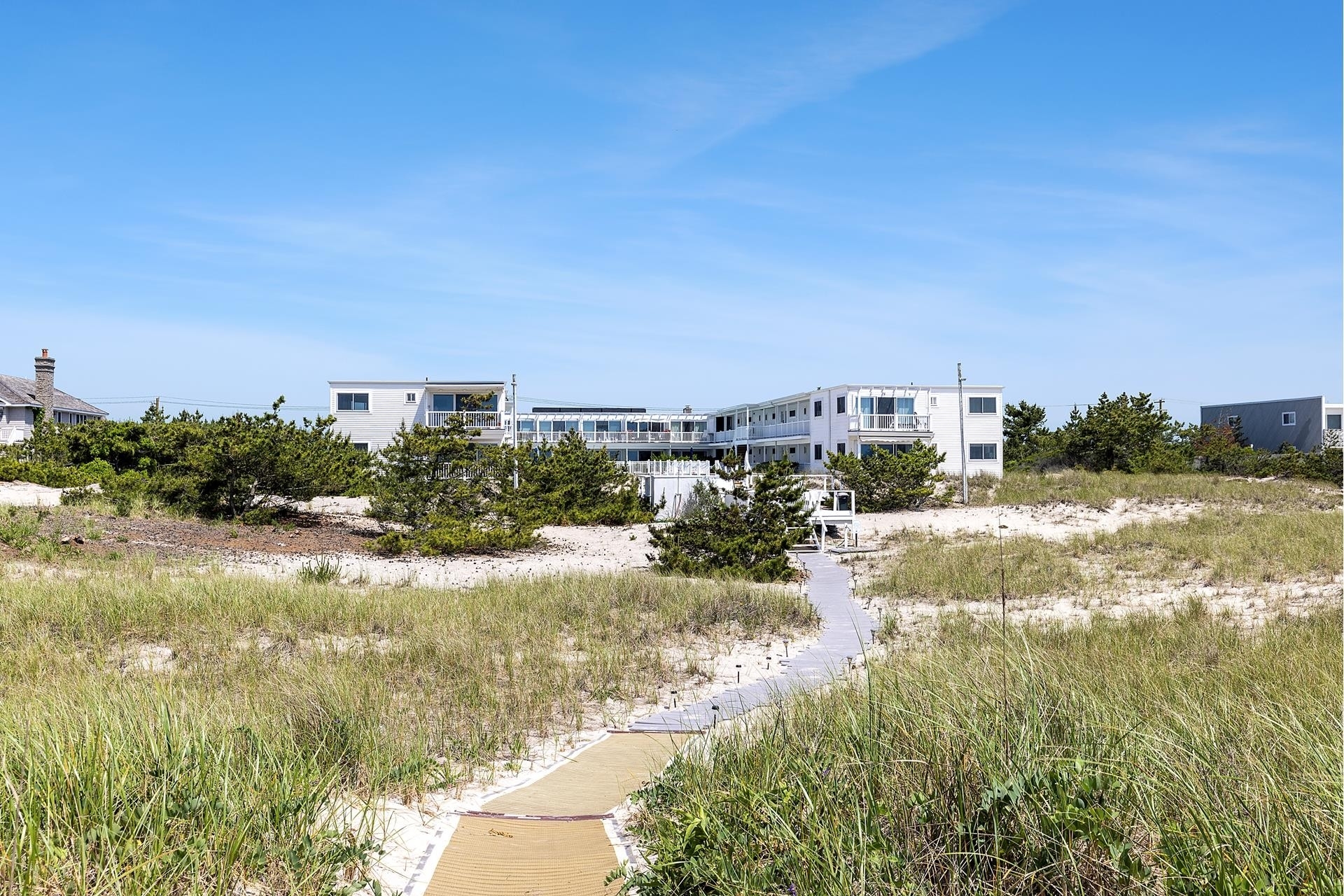 13. Co-op Properties for Sale at Westhampton Beach Village, NY 11978