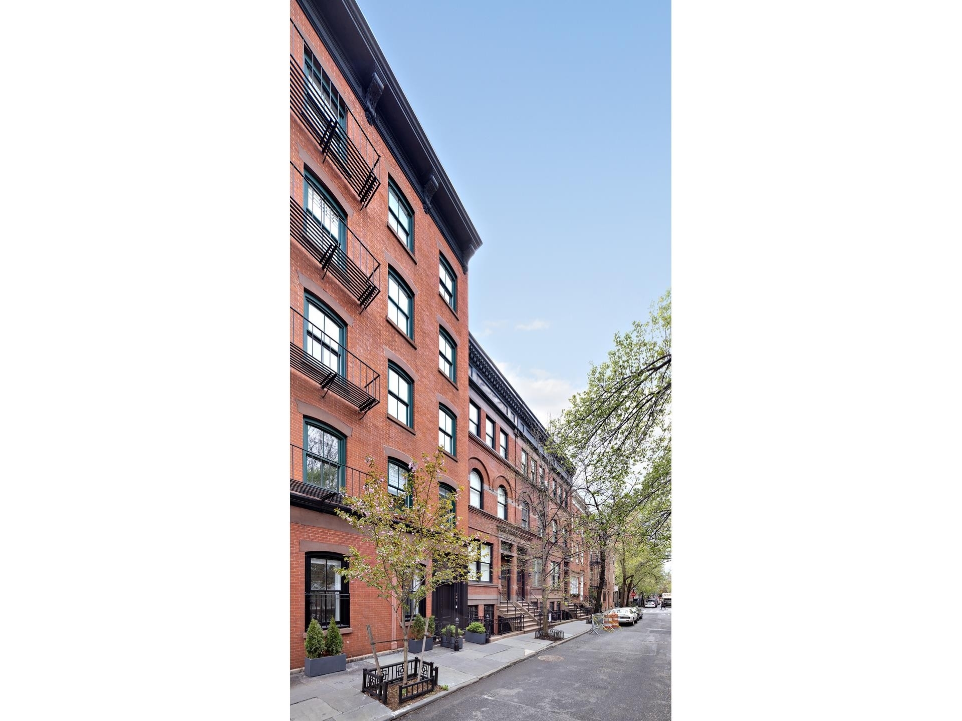 13. Single Family Townhouse for Sale at 249 WAVERLY PL, TOWNHOUSE West Village, New York, NY 10014