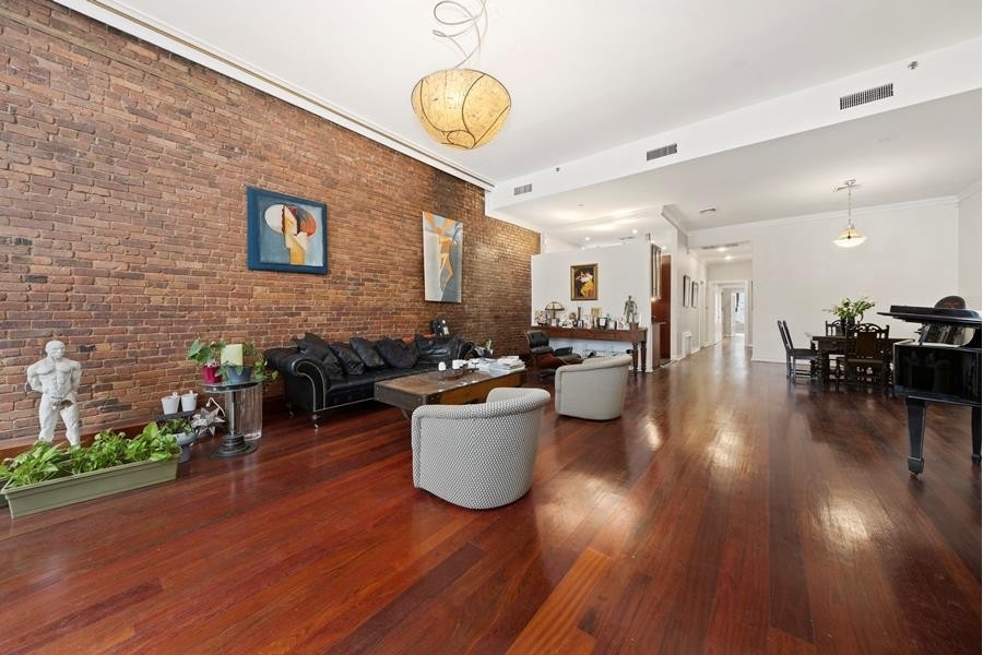 23. Single Family Townhouse for Sale at 75 MURRAY ST, TOWNHOUSE TriBeCa, New York, NY 10007
