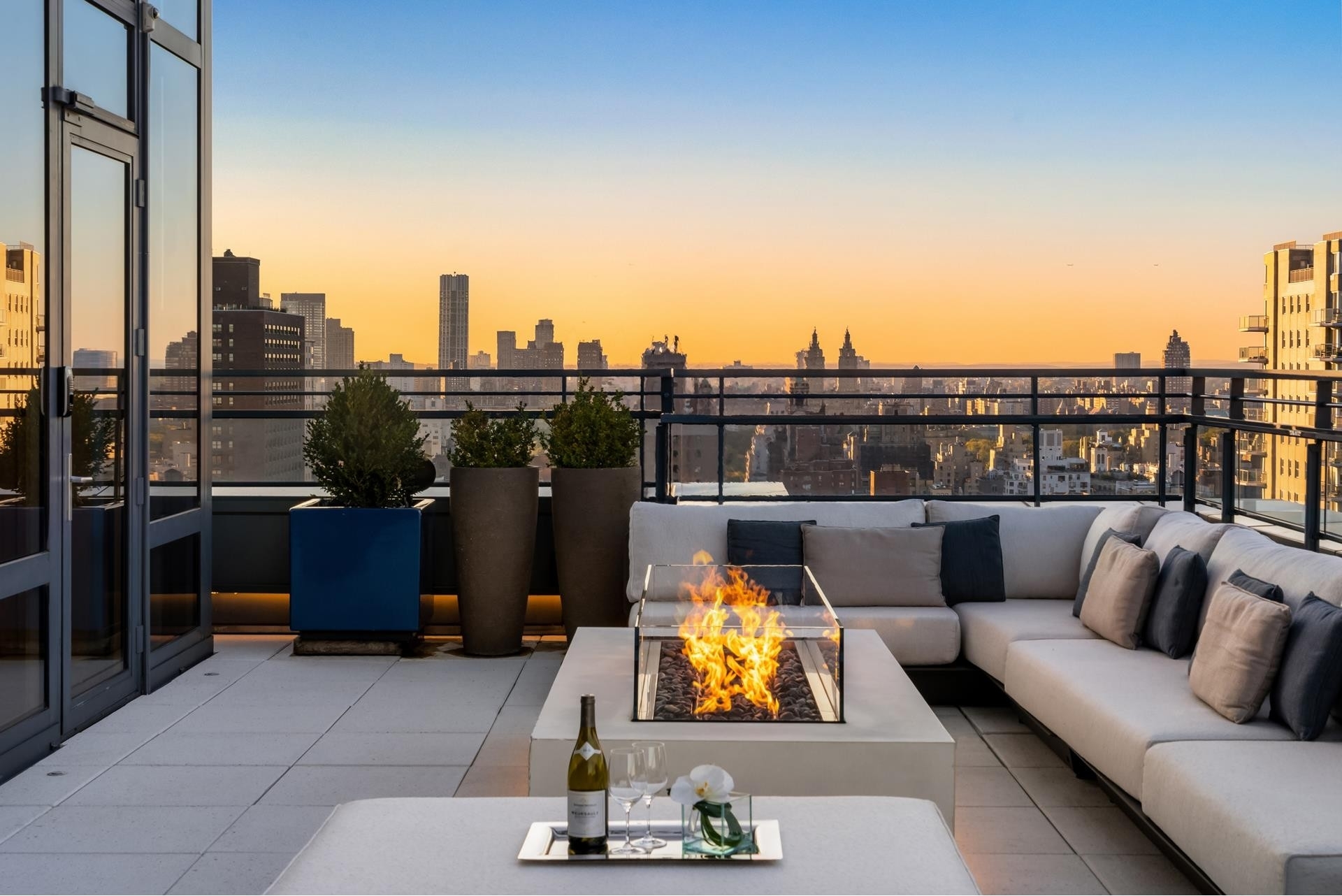 3. Condominiums for Sale at The Charles, 1355 FIRST AVE, PH Lenox Hill, New York, NY 10021
