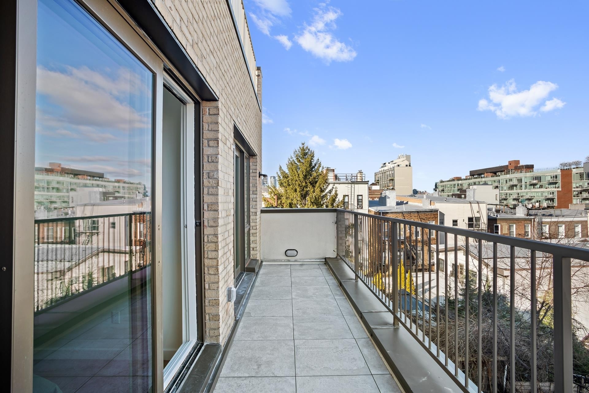 7. Single Family Townhouse for Sale at 684 LEONARD ST, TOWNHOUSE Greenpoint, Brooklyn, NY 11222