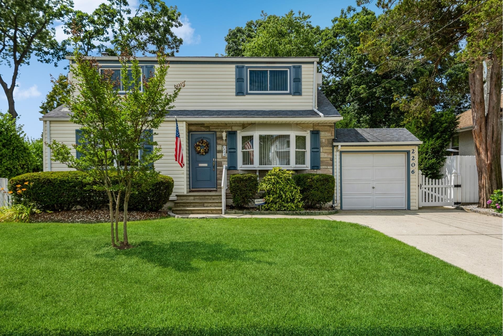 Single Family Home for Sale at North Merrick, Merrick, NY 11566