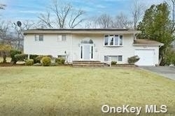 Single Family Home for Sale at Wheatley Heights, NY 11798