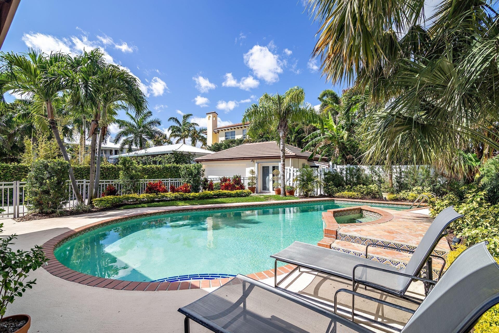 21. Single Family Homes for Sale at South End, West Palm Beach, Florida 33405