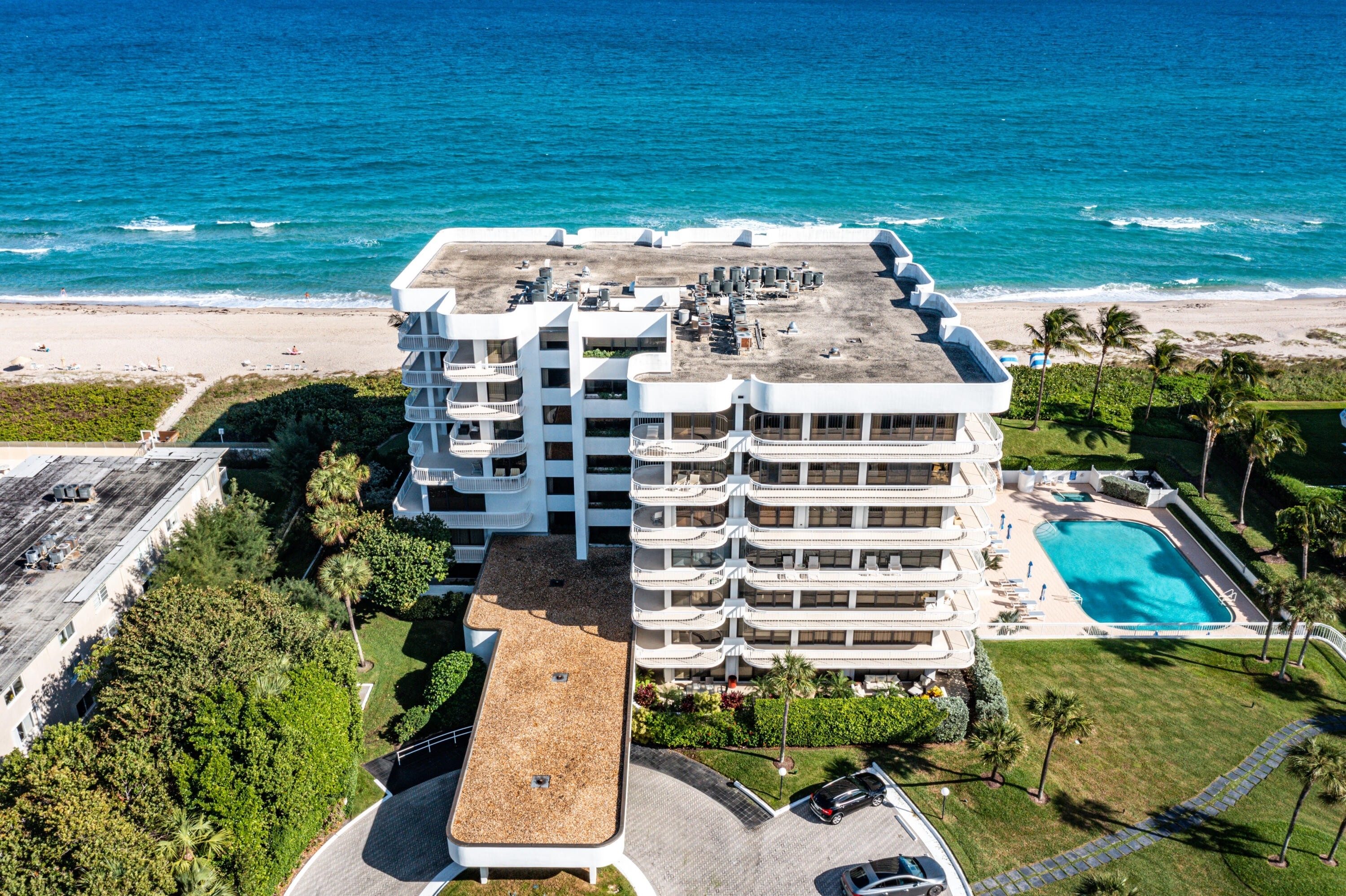 32. Condominiums for Sale at 2580 S Ocean Boulevard, 1c1 Palm Beach, Florida 33480
