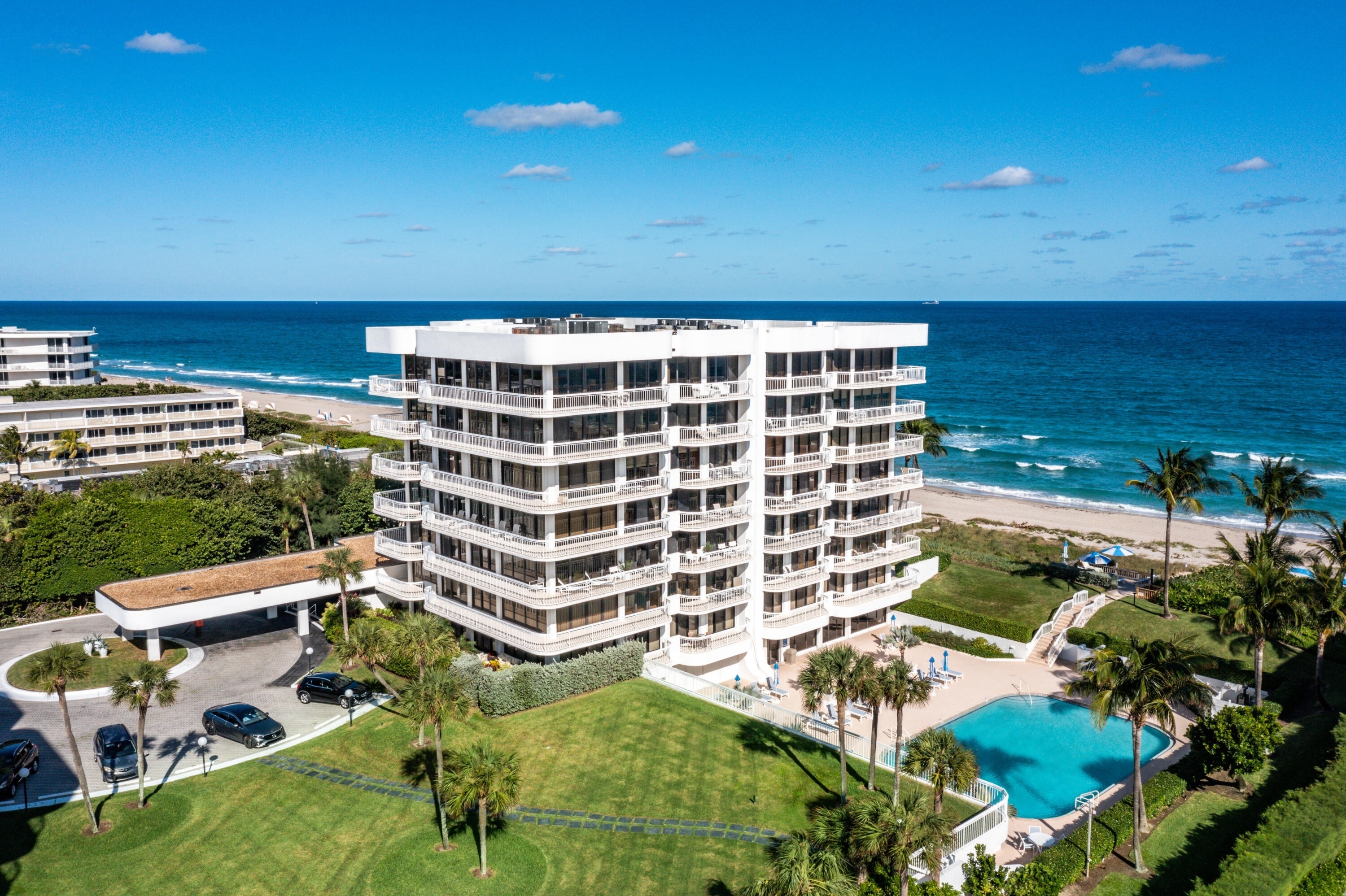 33. Condominiums for Sale at 2580 S Ocean Boulevard, 1c1 Palm Beach, Florida 33480