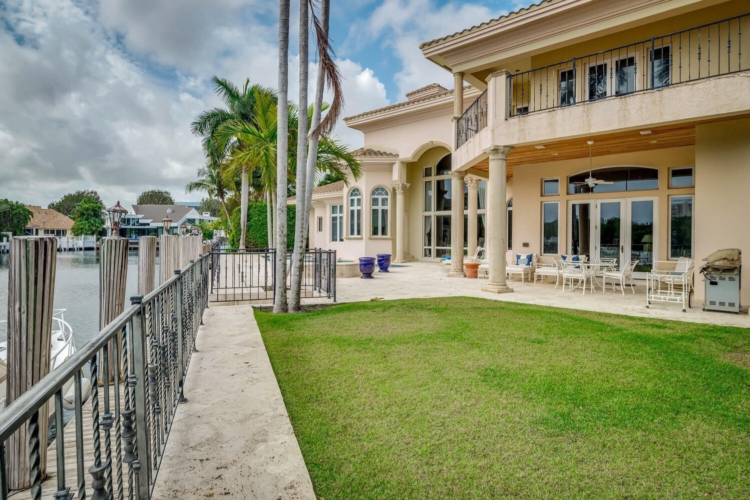 32. Single Family Homes for Sale at Northeast Boca Raton, Boca Raton, Florida 33431