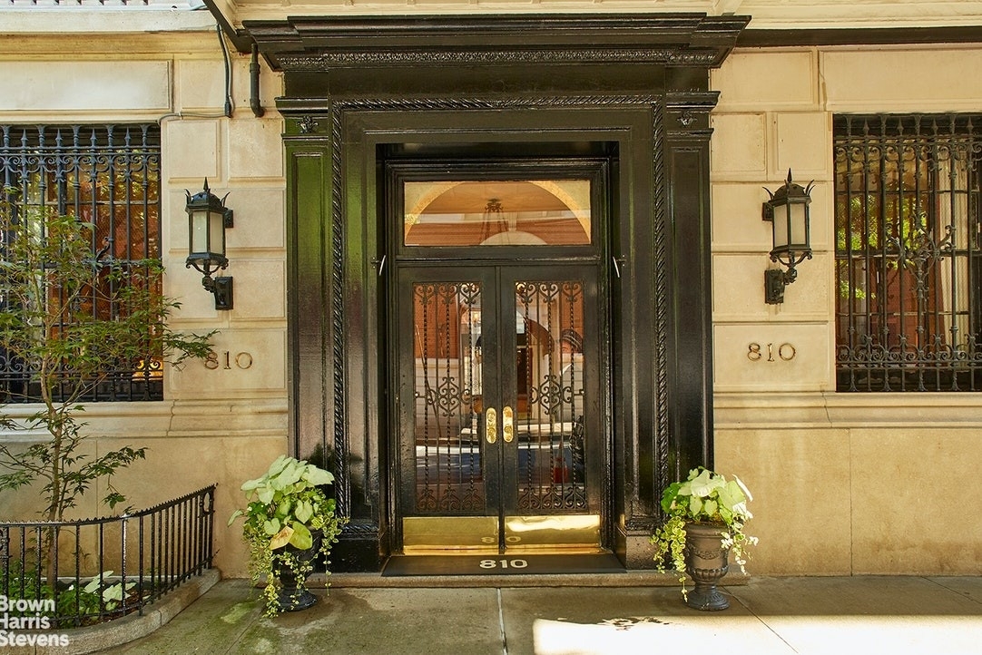 10. Co-op Properties for Sale at 810 FIFTH AVE, 8THFLR Lenox Hill, New York, New York 10065