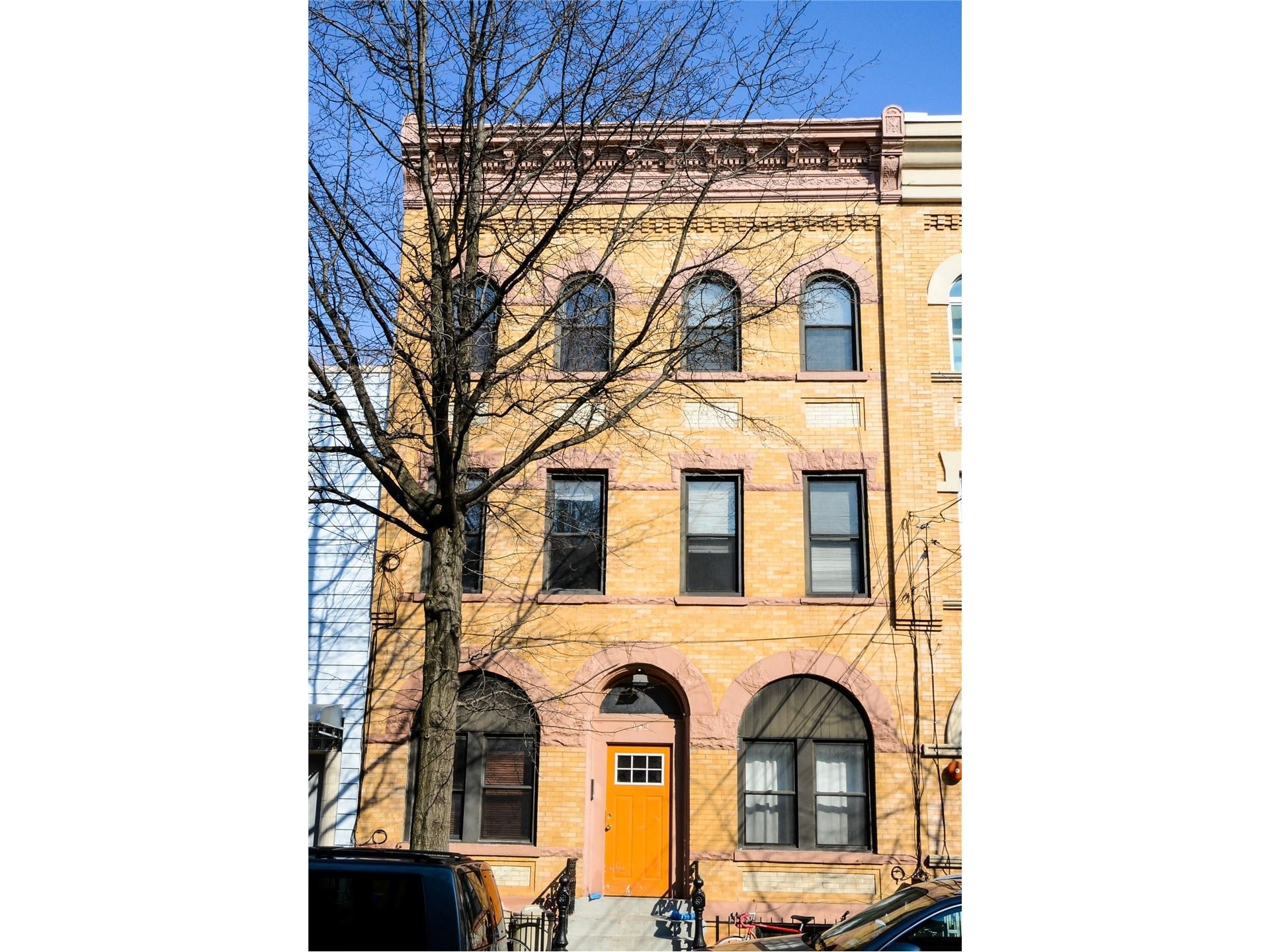 building at 242 Kingsland Ave, Greenpoint, Brooklyn, NY